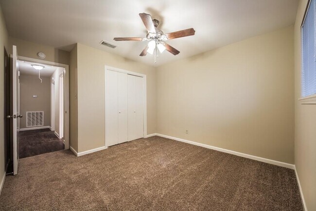 Building Photo - 2110 Wycliffe Dr