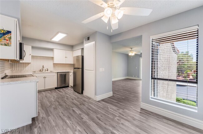 Building Photo - 3151 N Soaring Gulls Dr