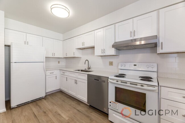 Building Photo - 2010 S 2600 E