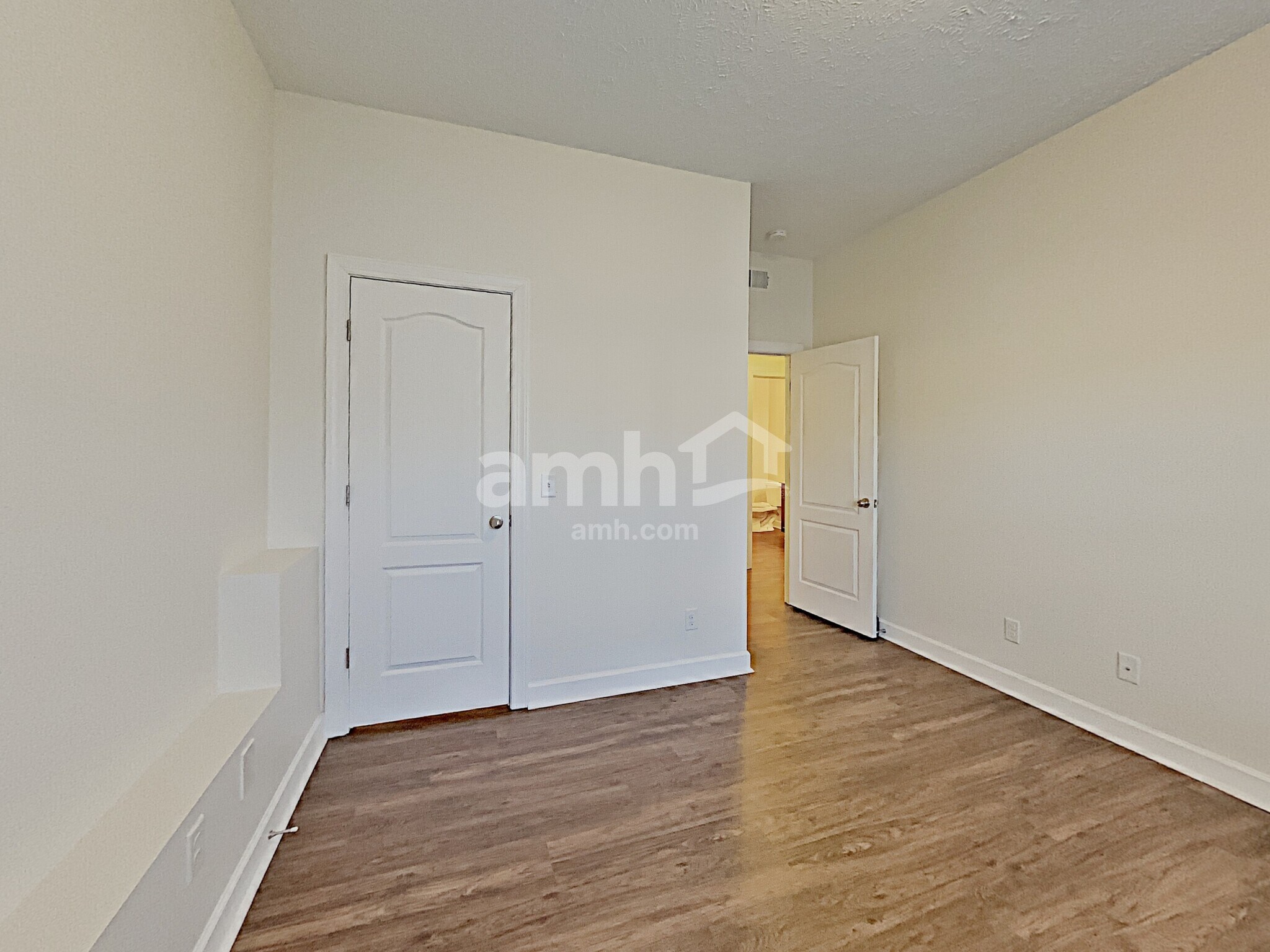 Building Photo - 1409 Napa Pt W