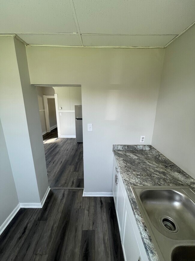 Building Photo - 495 Frebis Ave