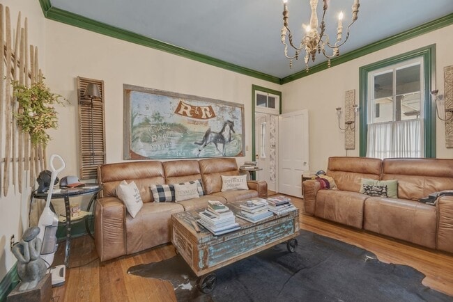 Building Photo - 117 7th Ave N