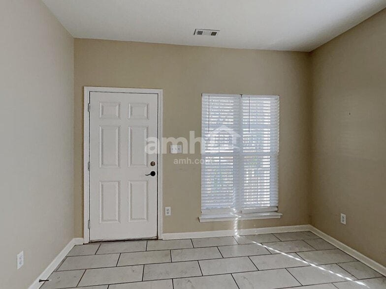 Building Photo - 212 Leafmore Ct