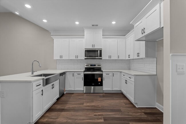 Building Photo - 626 Hope St