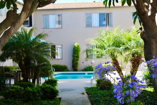 Building Photo - 121 Paseo De La Concha