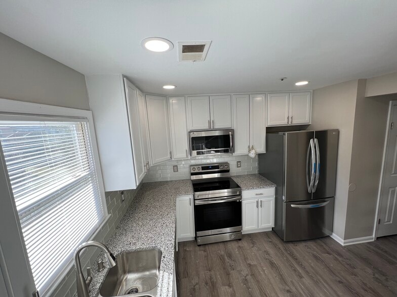 Kitchen - 3919 Emblem Cor