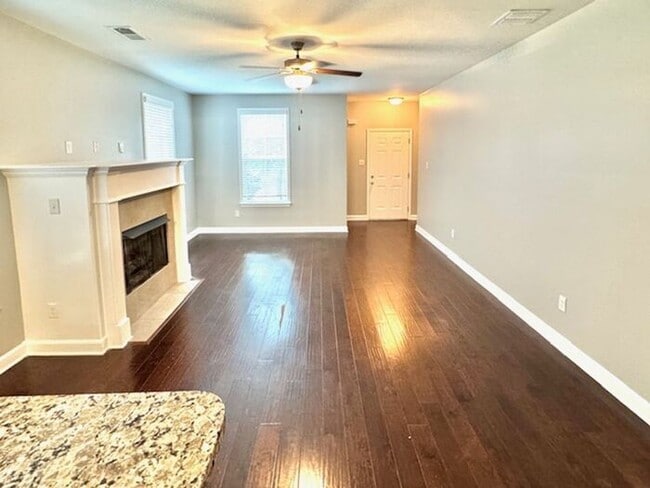 Building Photo - Move In Special! 4 -bedroom 2.5 bath home ...