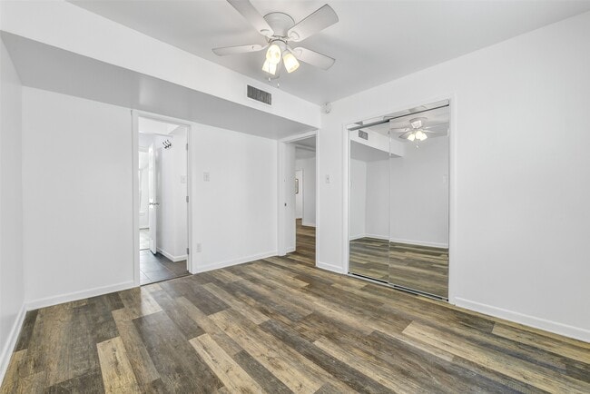 Building Photo - 123 The Strand