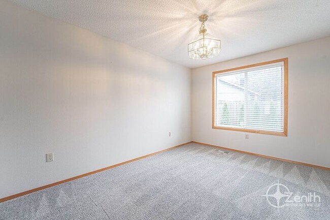 Building Photo - 10404 NE 65th Ave