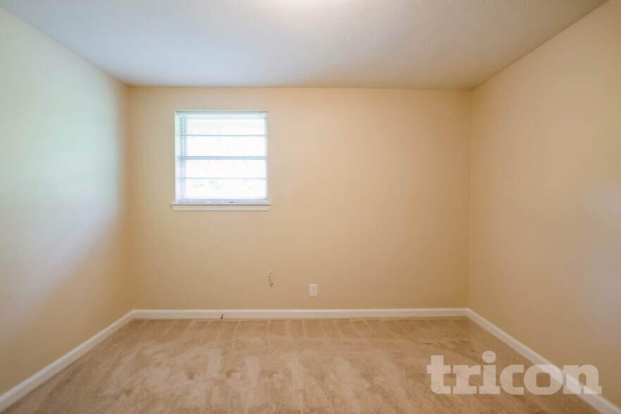 Building Photo - 6360 Pine Frost Dr