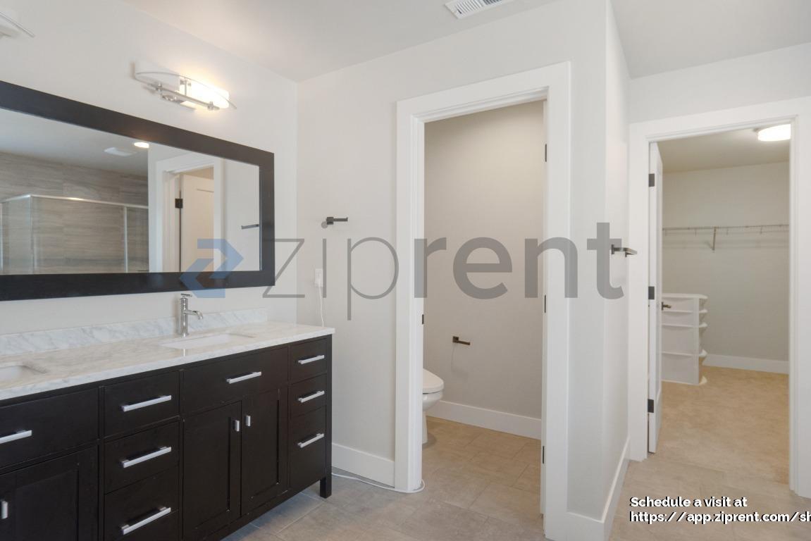 Building Photo - 3422 S 164th St