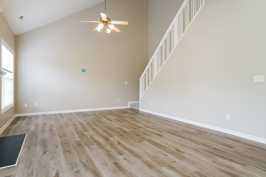 Building Photo - 8115 Willowglen Dr