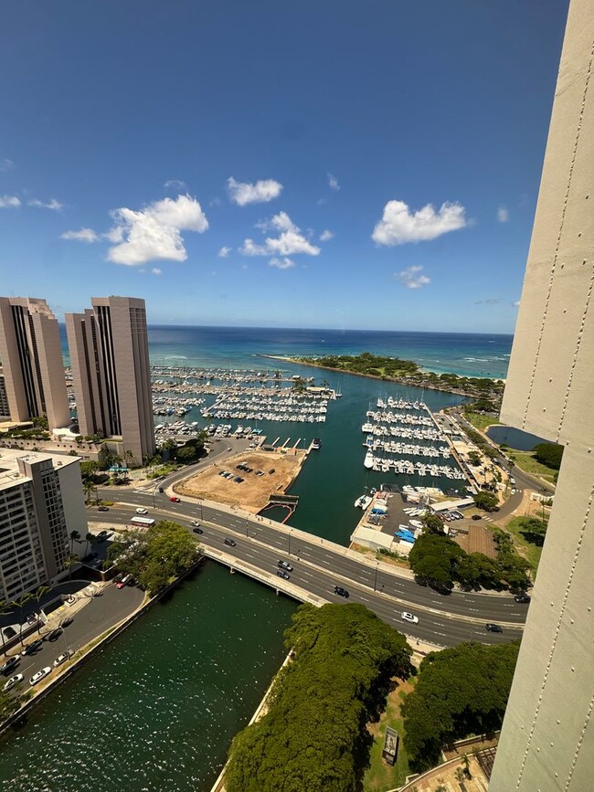 Building Photo - Luxury High-Rise Living with Panoramic Ocean Views at Yacht Harbor Towers
