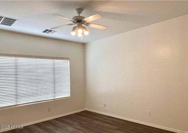 Building Photo - 3323 E Roadrunner Dr