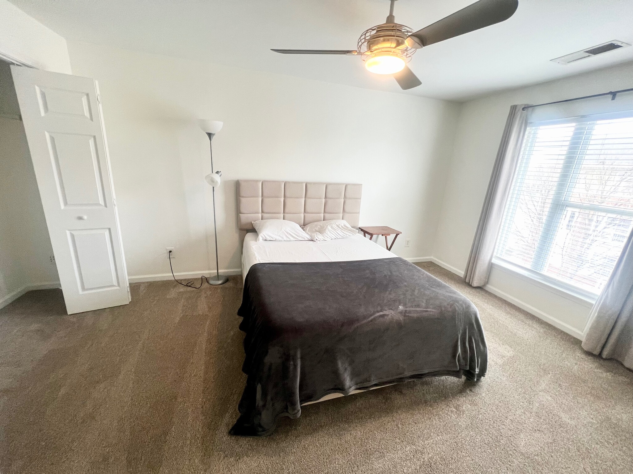 Building Photo - Room in Condo on Donatello Avenue