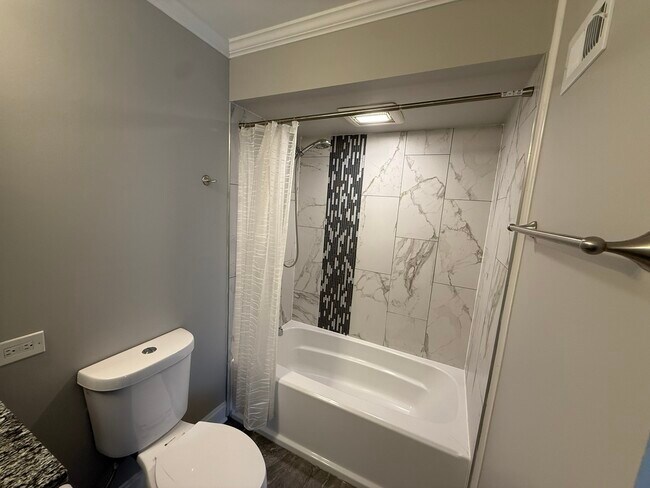 Building Photo - 420 74th St