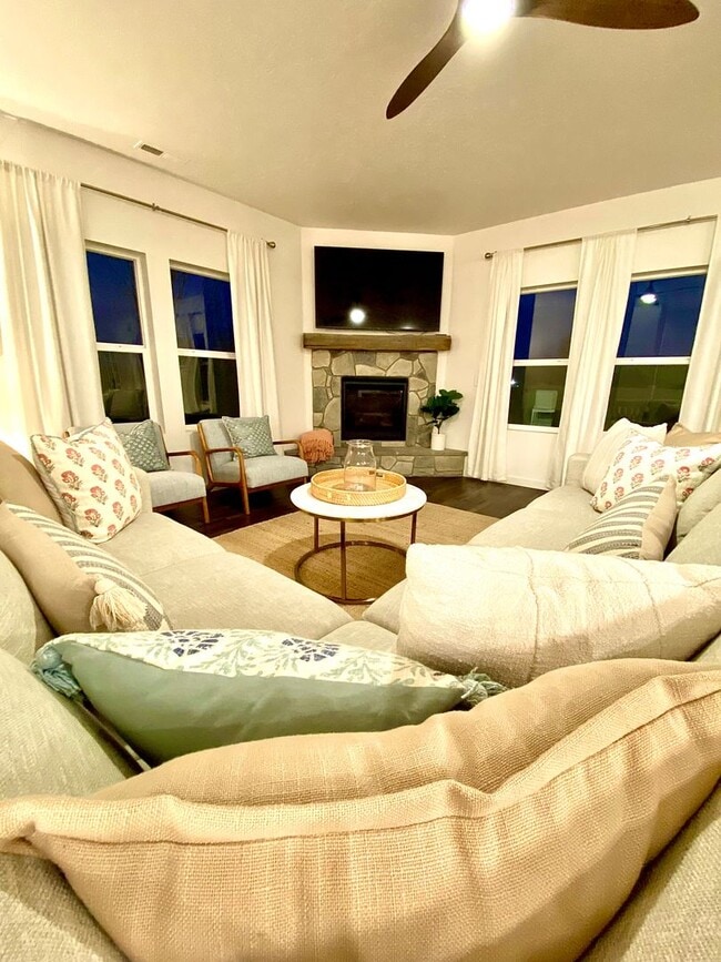 Building Photo - Beautiful 4 Bedroom, 4 Car Garage With RV Parking in Star