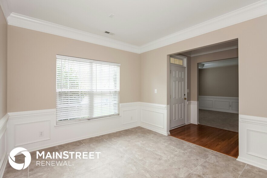 Building Photo - 400 Amersham Ln