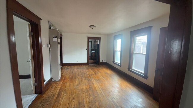 Building Photo - 743 Forsythe St