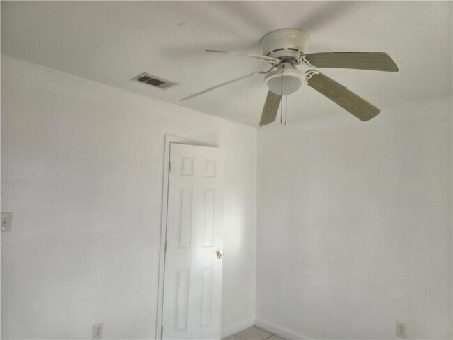 Building Photo - 901 W Genie St