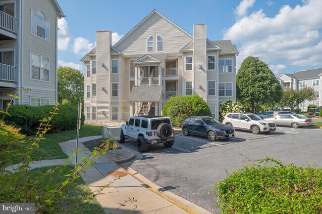 Building Photo - 9810 Feathertree Terrace