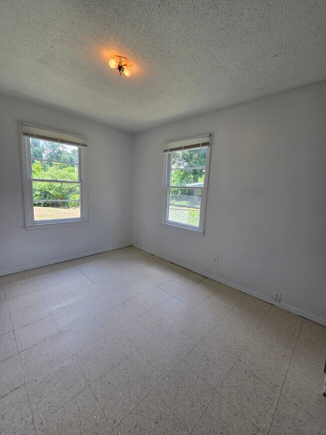 Building Photo - 2439 Yates Dr