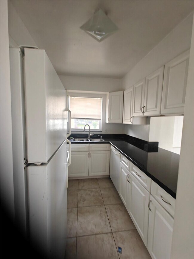 Building Photo - 2933 NW 89th Terrace