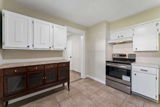 Building Photo - Charming 2-Bedroom Haven in Kansas City Northland!