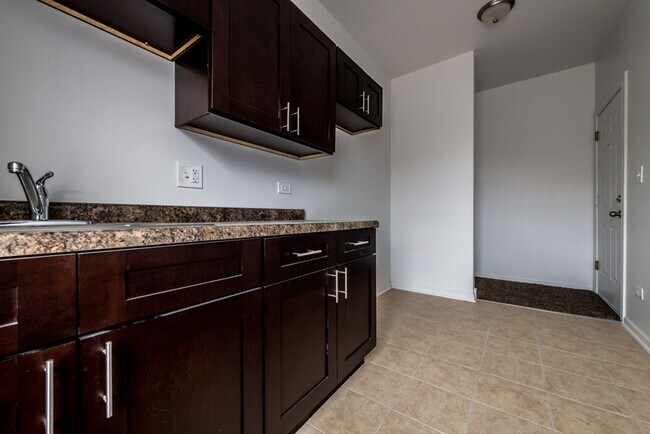 Building Photo - 1509 S Kenneth Ave