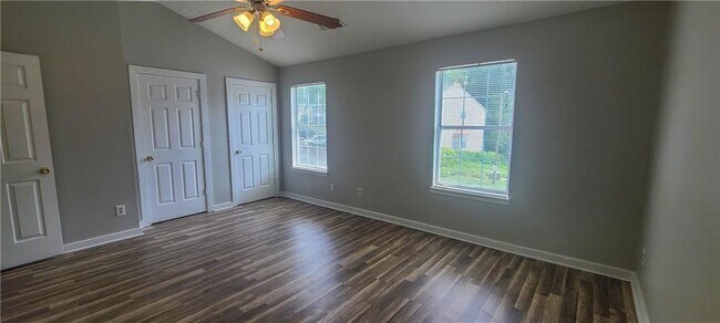 Building Photo - 2120 Fairways Ct