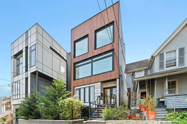 Building Photo - 93 Pearsall Ave