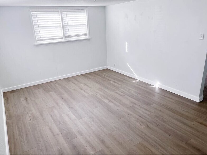 Building Photo - 971 E 300 S