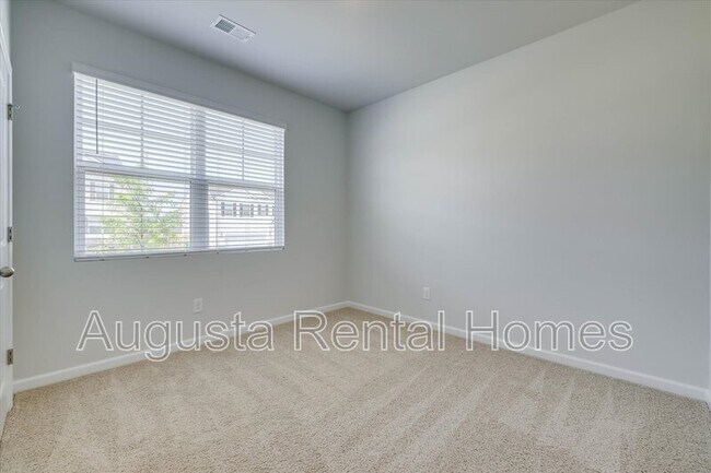 Building Photo - 1253 Birch Cir