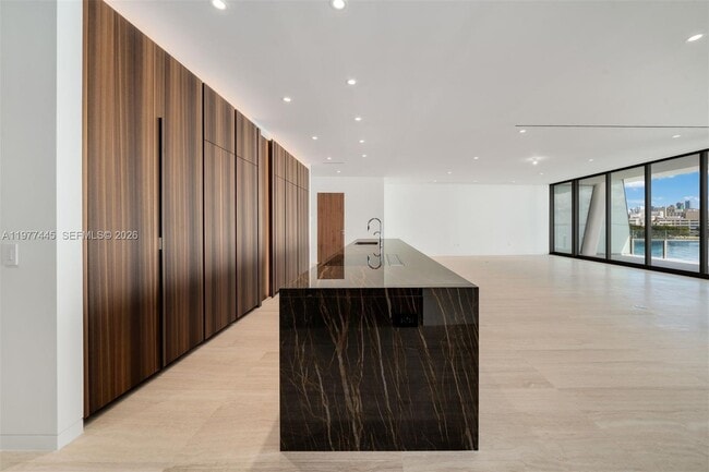 Building Photo - 5 Grove Isle Dr