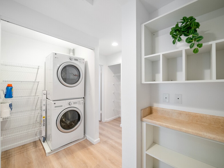 Building Photo - 1020 Kakala St