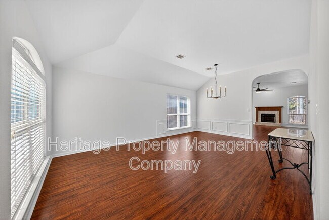 Building Photo - 1115 Willow Knoll