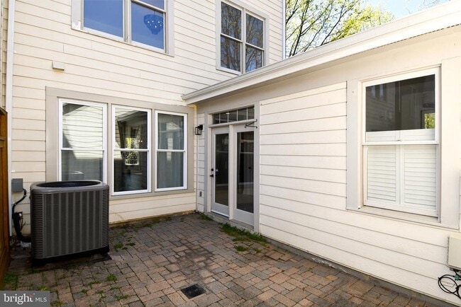 Building Photo - 301 Hillwood Ave