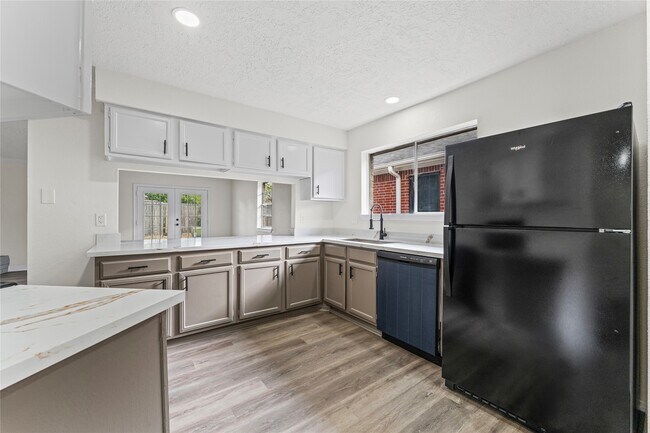 Building Photo - 1506 Leadenhall Cir