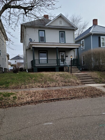 Building Photo - 364 S 10th St