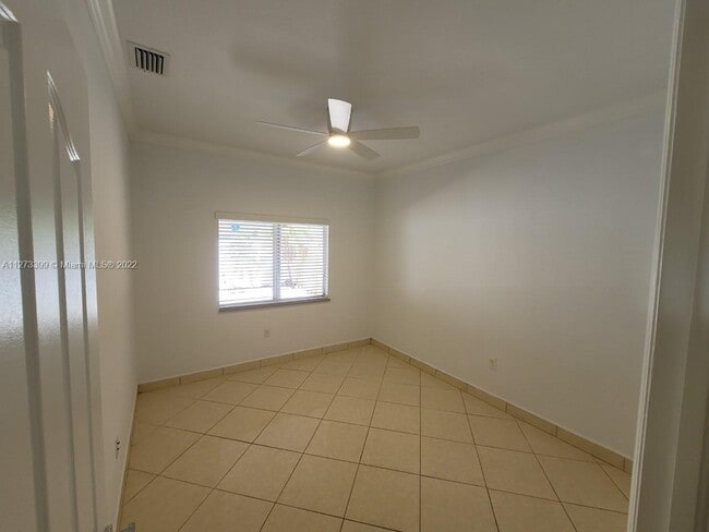 Building Photo - 1150 SW 154th Ave