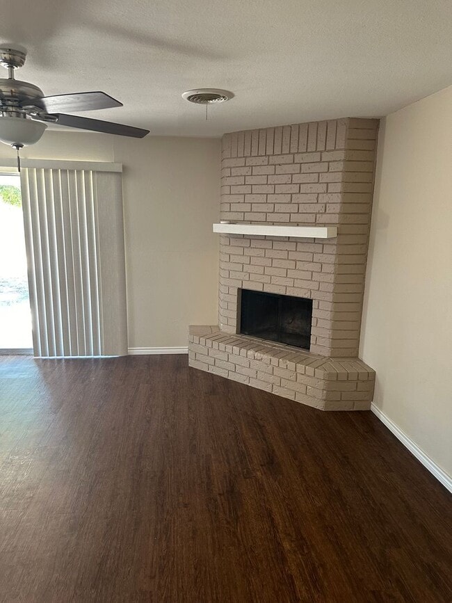 Building Photo - 5256 Benbrook St