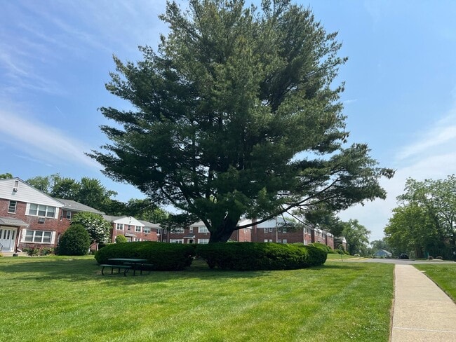 Building Photo - 225 N Middletown Rd