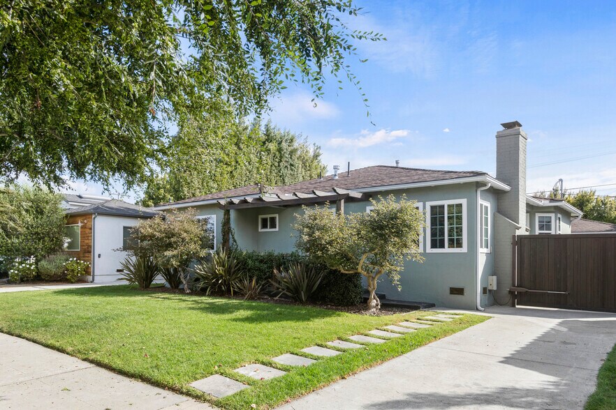 Primary Photo - 1772 S Orange Grove Ave