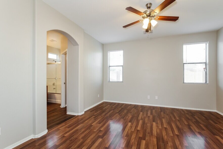 Building Photo - 16994 W Manchester Dr