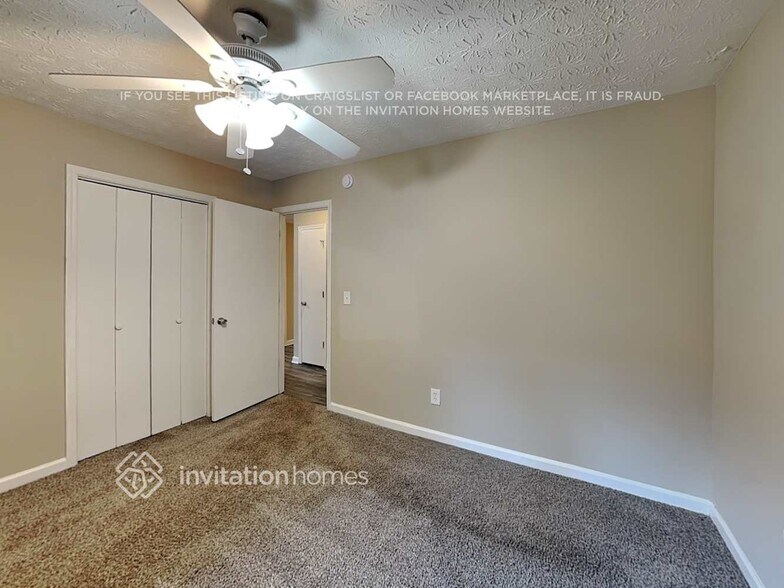 Building Photo - 820 Cedar Lake Dr SE