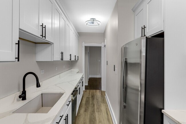 Building Photo - 6362 S Greenwood Ave