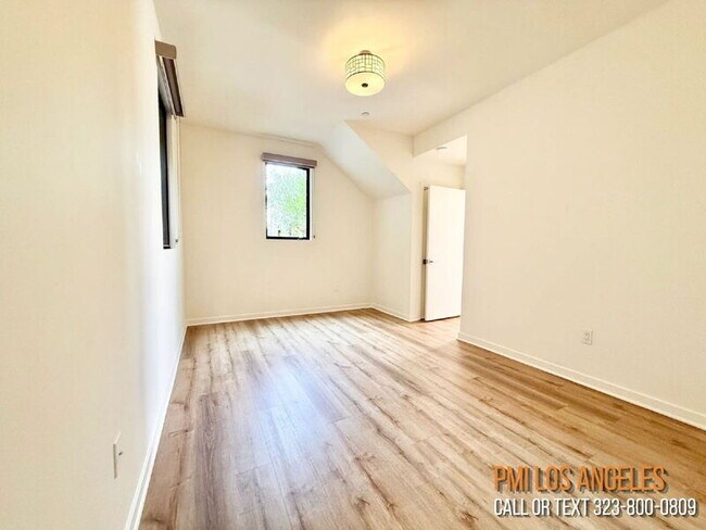 Building Photo - 10706 Octave Ln