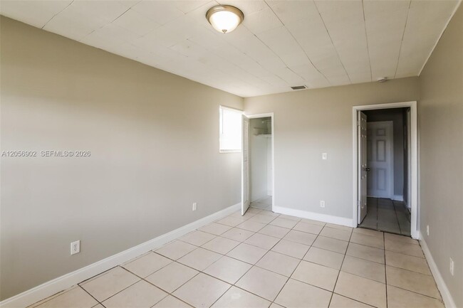 Building Photo - 7171 SW 10th Ct