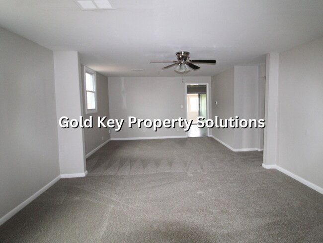 Building Photo - 3 BR 1 BA House with Back Deck and TWO Bonus Rooms! NO CATS (NO SECTION 8)