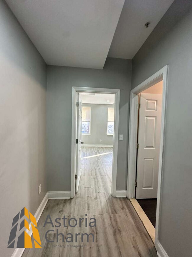 Building Photo - 1918 N Charles St